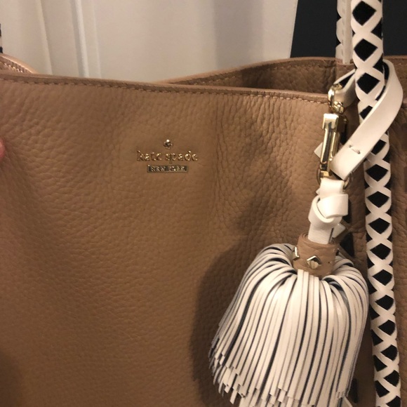 Kate Spade tote-SOLD - Picture 2 of 5